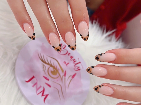 NAILS 