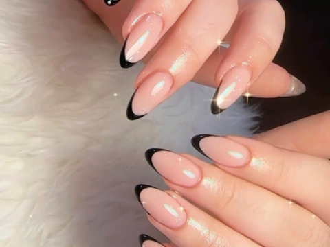 NAILS 