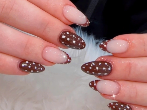 NAILS 